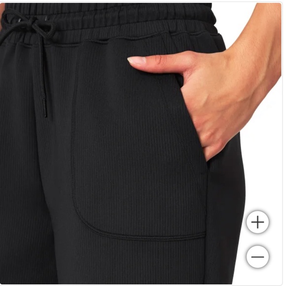 NWT Mondetta Ladies' Ribbed Scuba Active Short - Picture 3 of 4